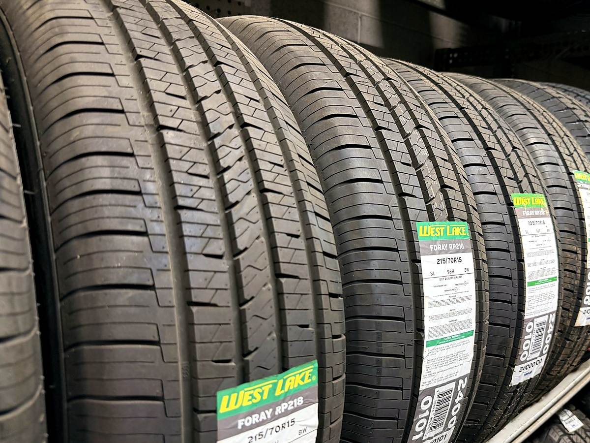 New Westlake passenger car tires lined up on the tire rack at Llantera Del Norte INC, 606 Peoria St, Aurora, Colorado / Llantas nuevas Westlake para carro en el rack de Llantera Del Norte INC en Aurora, Colorado